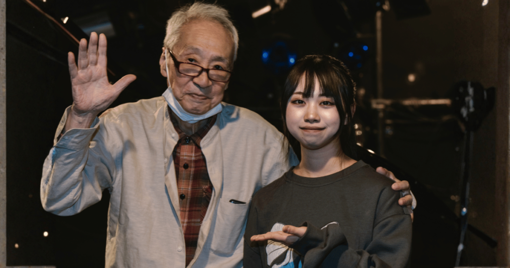 湊剛と統括プロデューサーを務める音楽ユニット「UNCOOL/アンクール」のボーカルAiSA